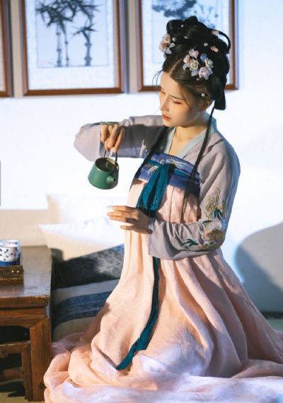 日韩免费视频夜色_超清在线视频播放